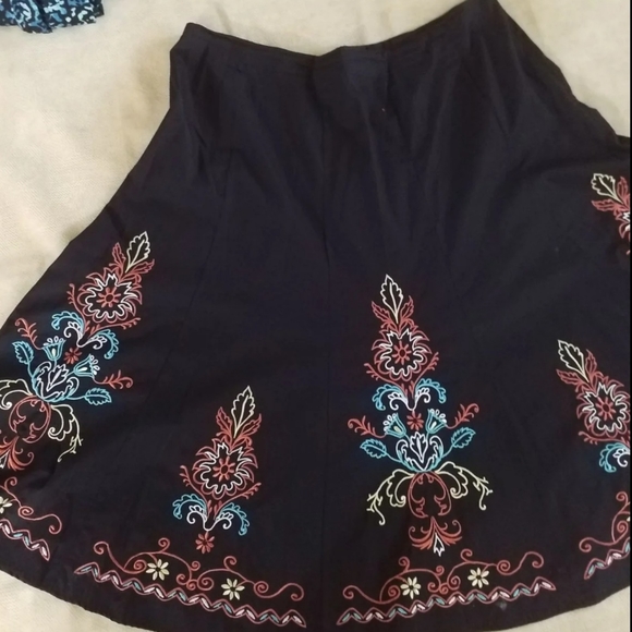 Allison Taylor Dresses & Skirts - Sale🔖Allison Taylor -plus sz 18-
Fitted Skirt